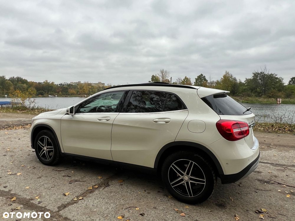 Mercedes-Benz GLA - 13