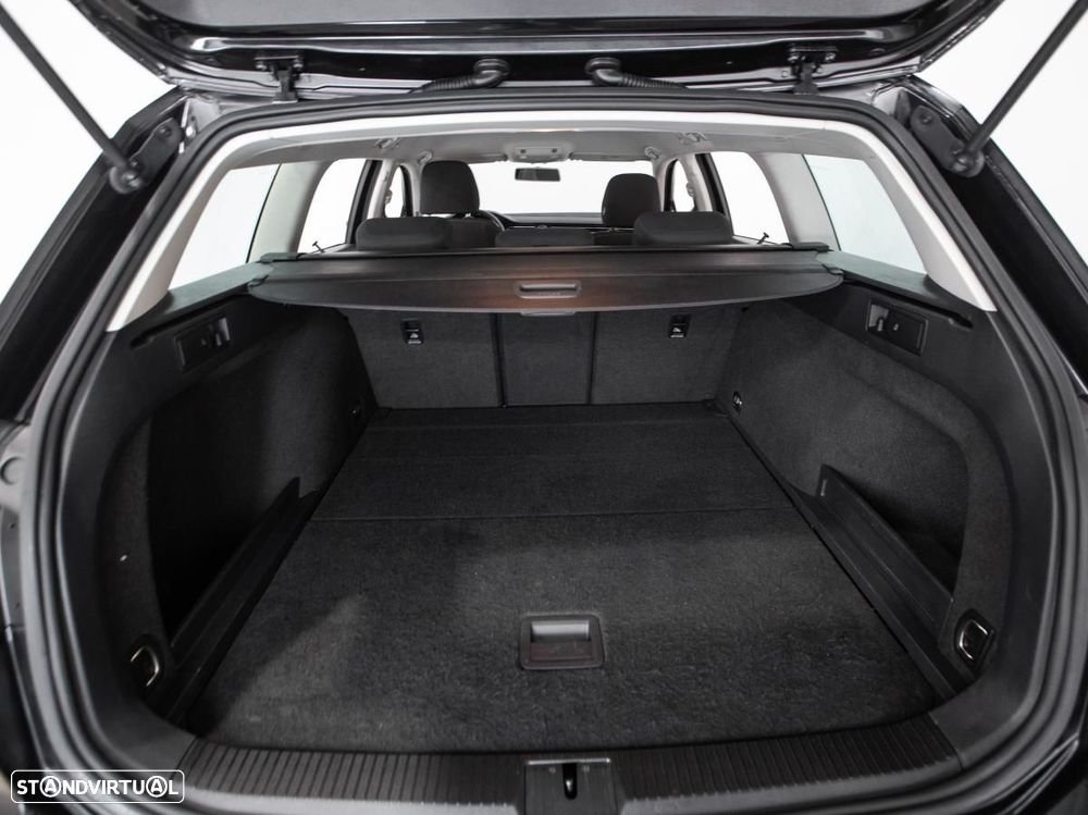 VW Passat Variant - 12