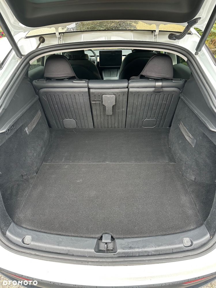 Tesla Y Long Range AWD - 21