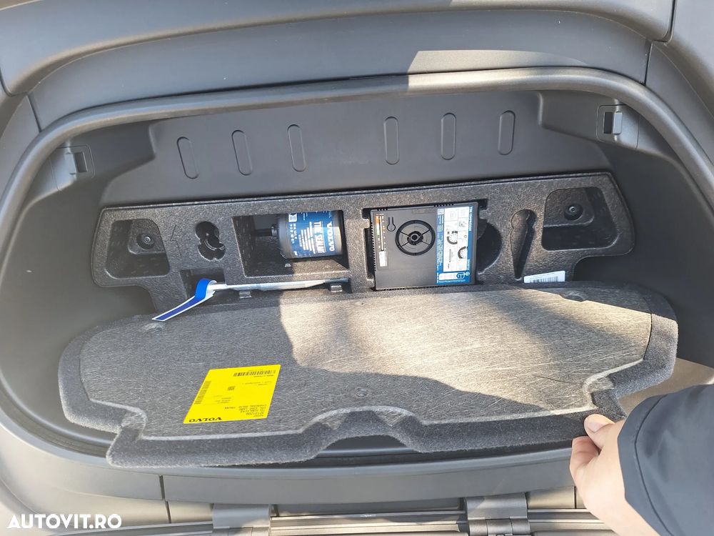 Volvo XC 40 Recharge Single Motor Extended Range RWD Plus - 34