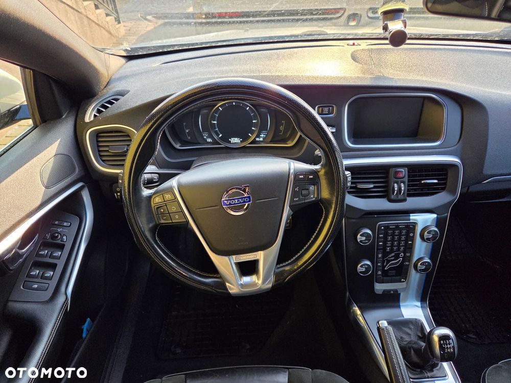 Volvo V40 D2 R Design - 18