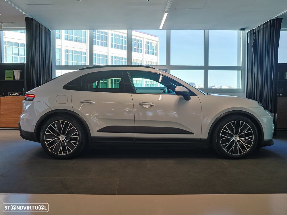 Porsche Macan Electric 4 - 5