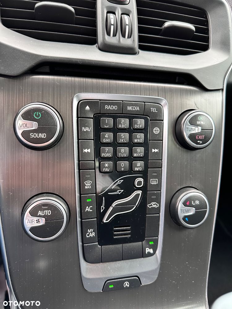 Volvo V40 D2 Kinetic - 24