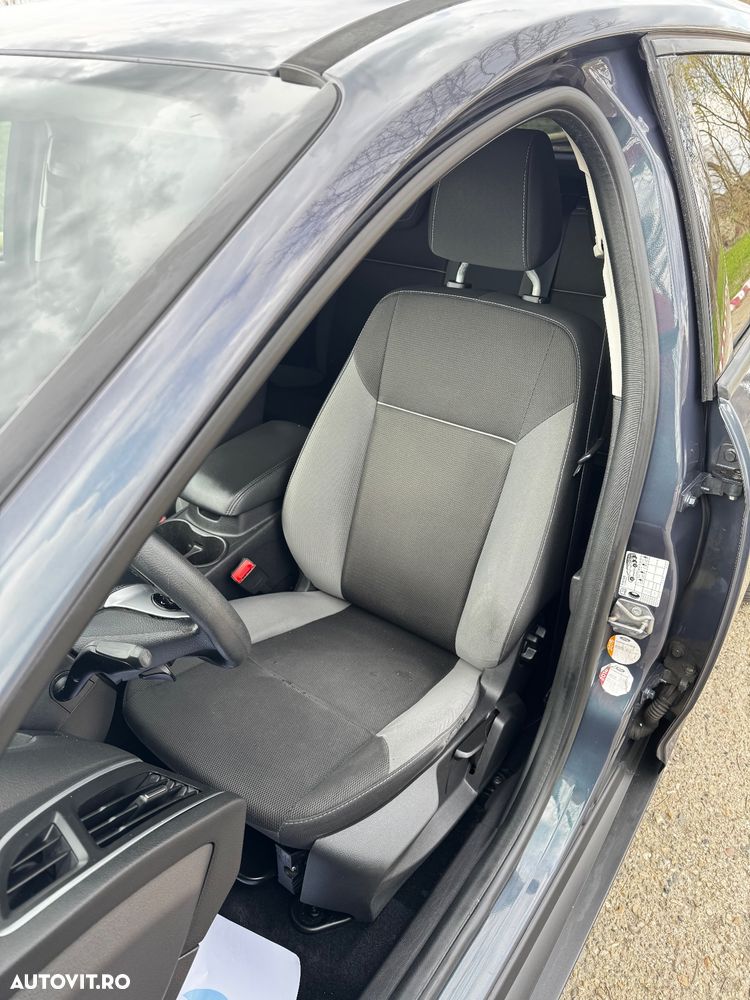 Ford Focus 1.6 TDCi DPF Titanium - 12