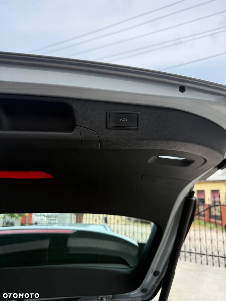 Volkswagen Passat - 12