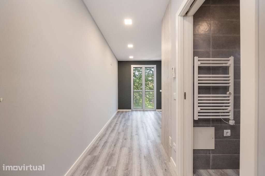 Apartamento T2 com lugar de garagem em zona da Quinta da Portela - Grande imagem: 5/8