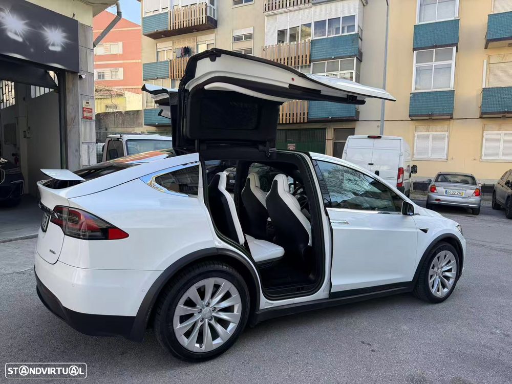 Tesla Model X - 2