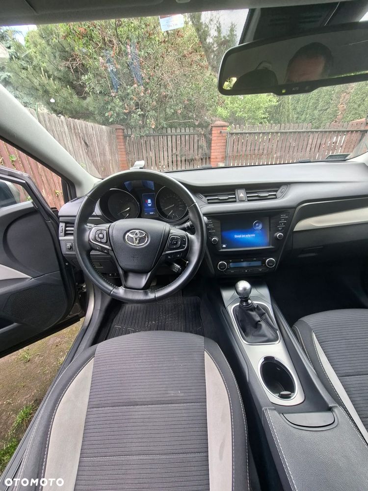 Toyota Avensis - 12