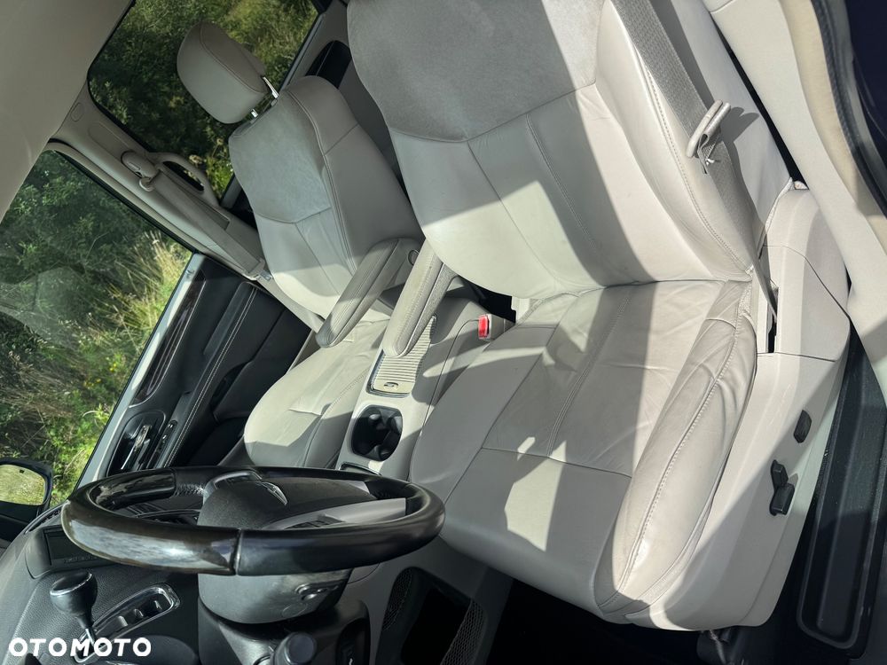 Chrysler Town & Country 3.6 Limited - 17