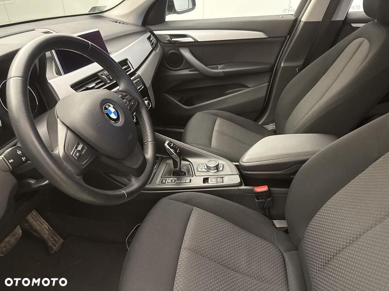 BMW X1 sDrive18i GPF - 11