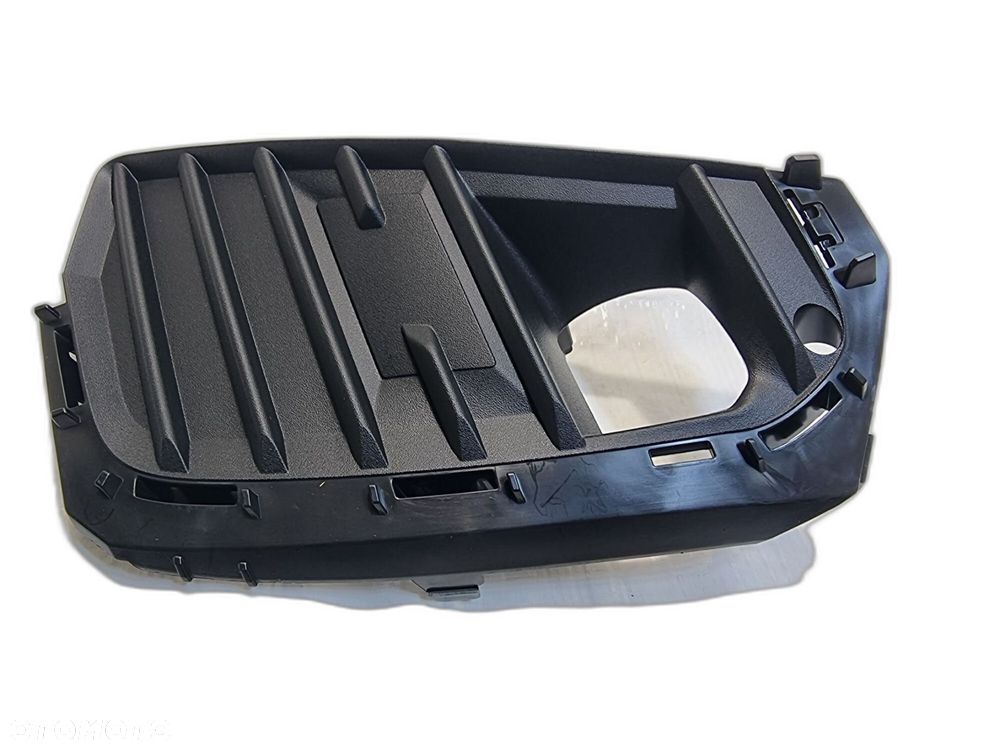 Opel crossland X zderzak przód kratka prawa 39225200 39172250