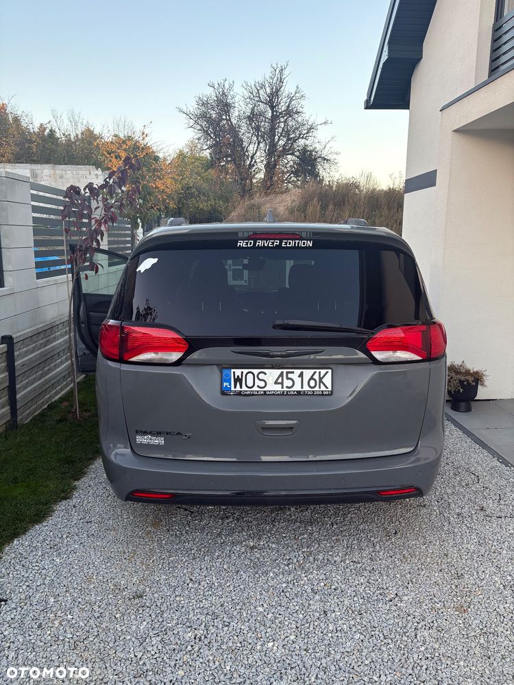 Chrysler Pacifica - 5