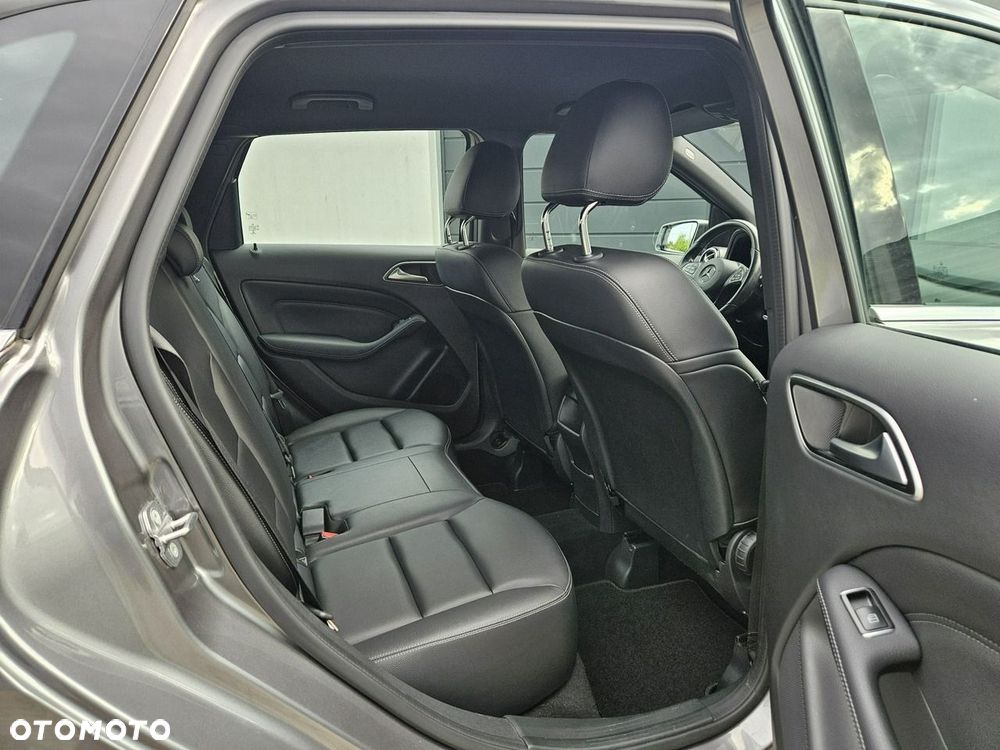 Mercedes-Benz Klasa B 180 7G-DCT Style - 25