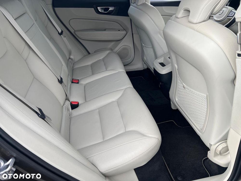 Volvo XC 60 B5 D AWD Geartronic Momentum Pro - 4