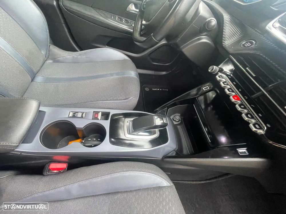 Peugeot e-2008 Allure - 30