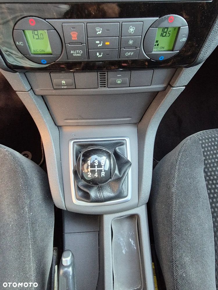 Ford Focus 1.6 16V Ghia - 24