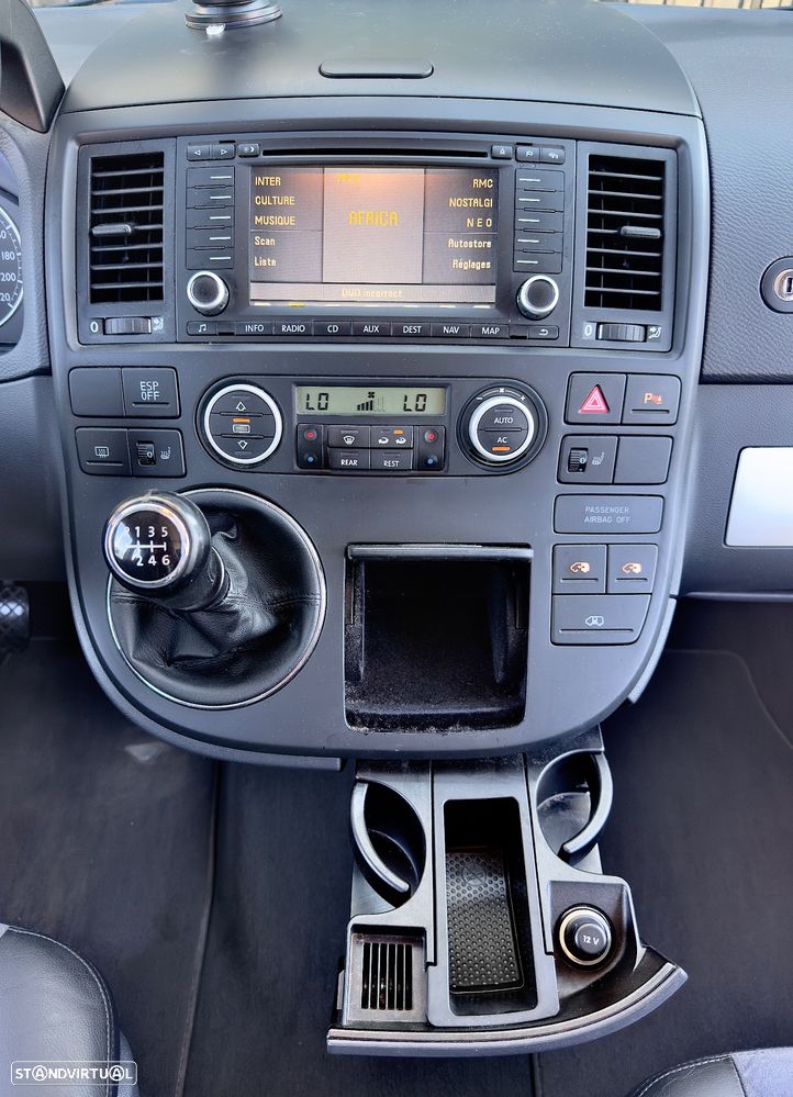 VW Multivan 2.5 TDi Highline - 15