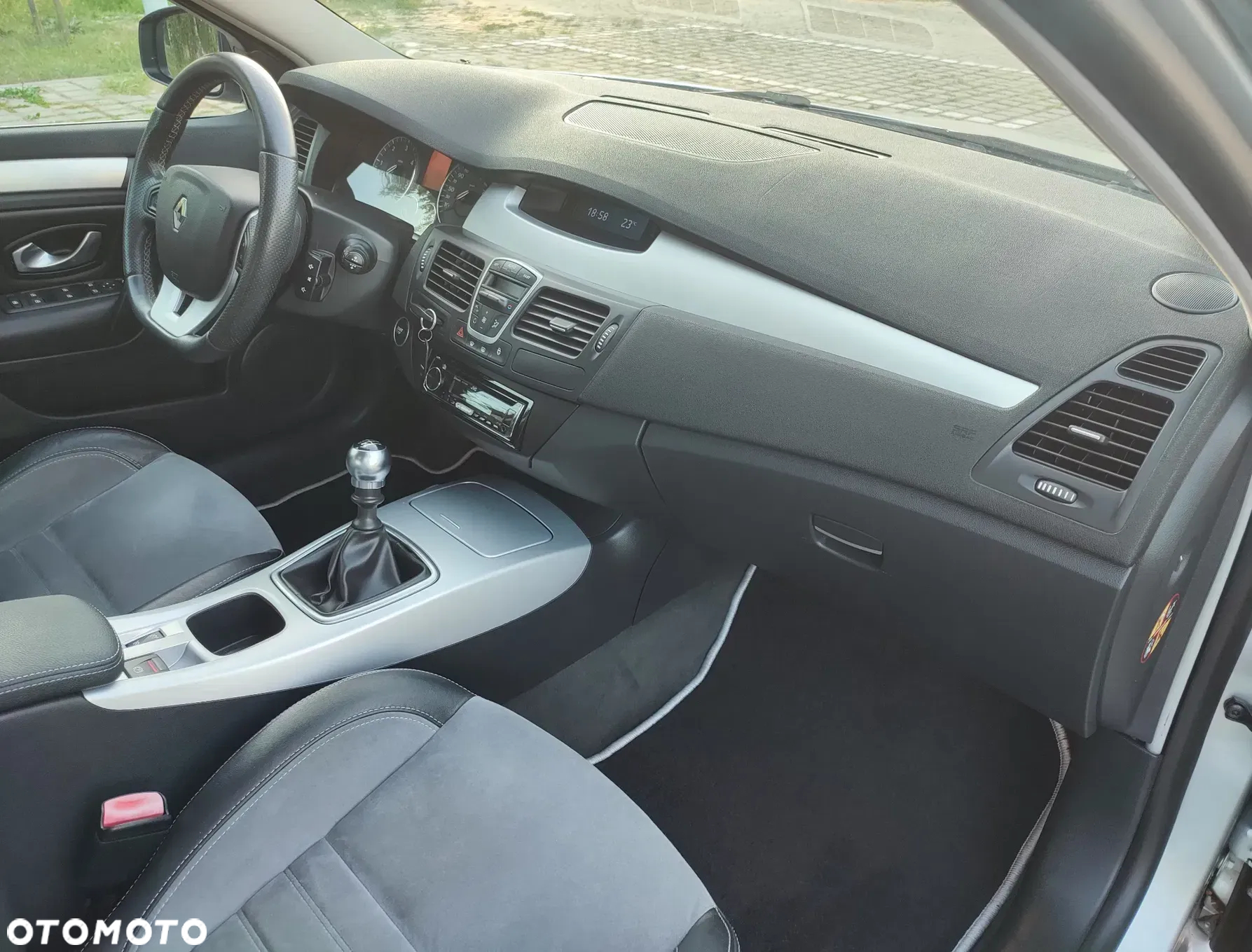 Renault Laguna Grandtour dCi 180 FAP GT - 17