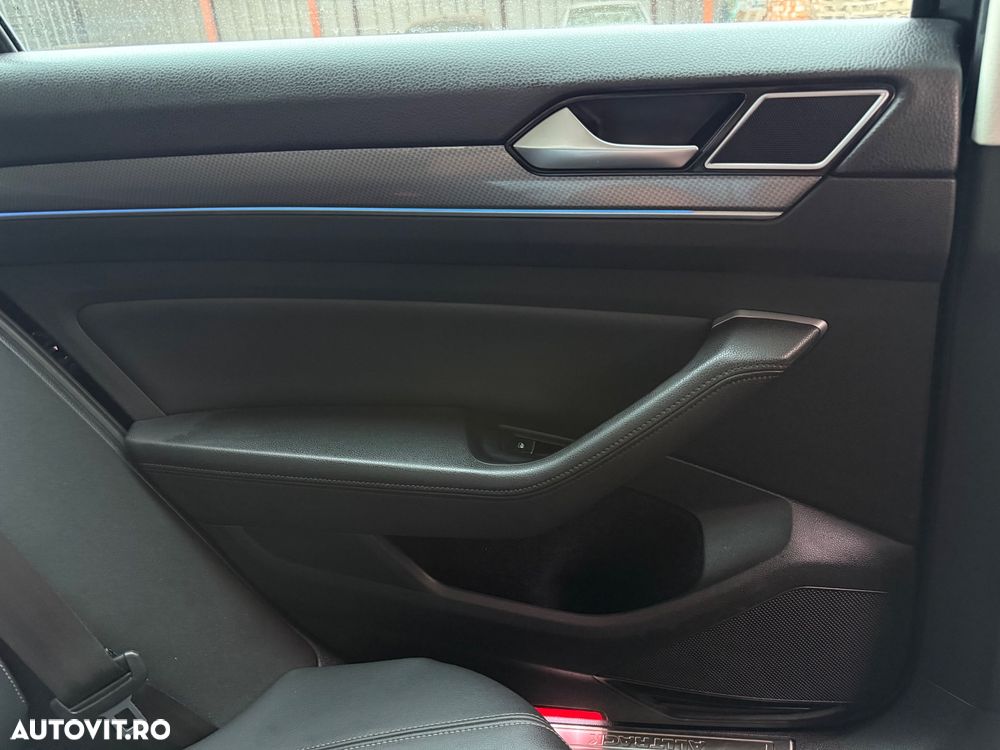 Volkswagen Passat Alltrack - 12