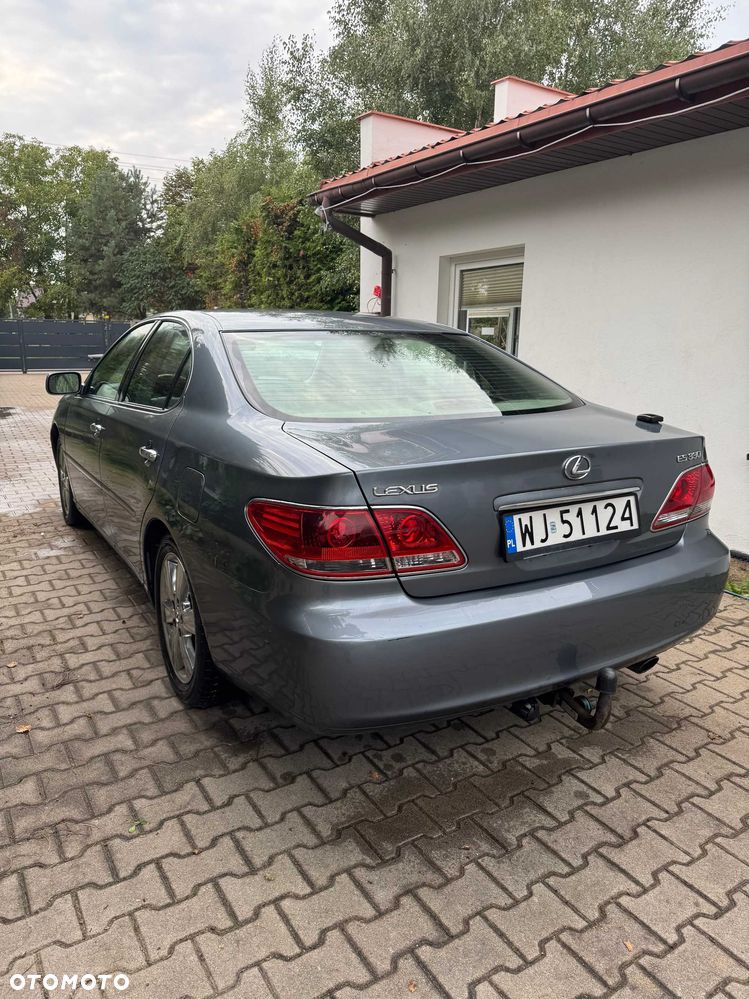 Lexus ES