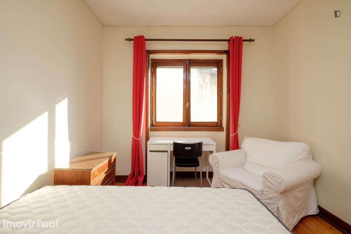 Quarto - localizado em Montes Claros Coimbra - Grande imagem: 3/20