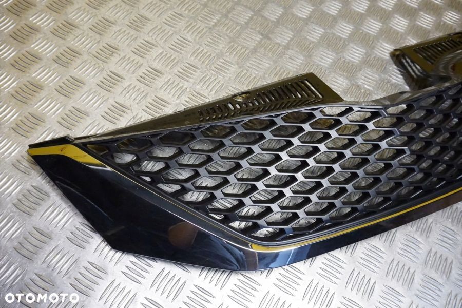 TOYOTA SIENNA 2011 - 2017 Atrapa Przód Grill Chrom USA - 3