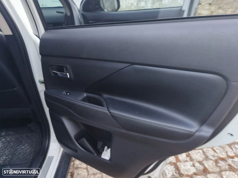 Mitsubishi Outlander 2.2 DI-D Instyle Navi - 7