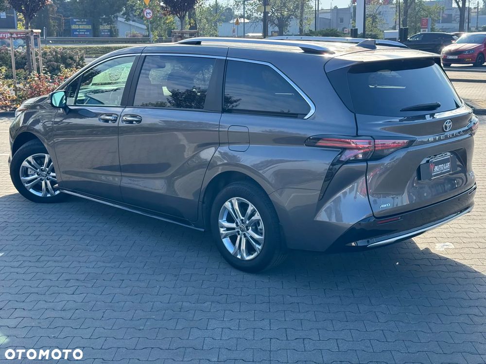 Toyota Sienna - 4