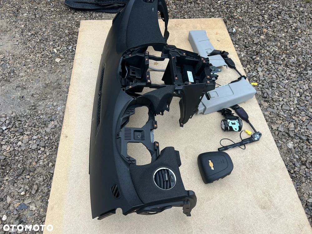 DESKA KONSOLA KOKPIT PODUSZKA PASY CHEVROLET CRUZE LIFT - 11