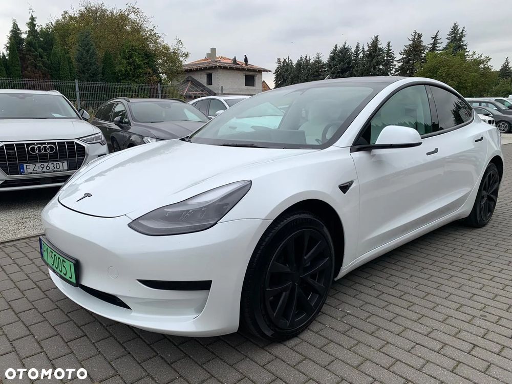 Tesla Model 3 - 1