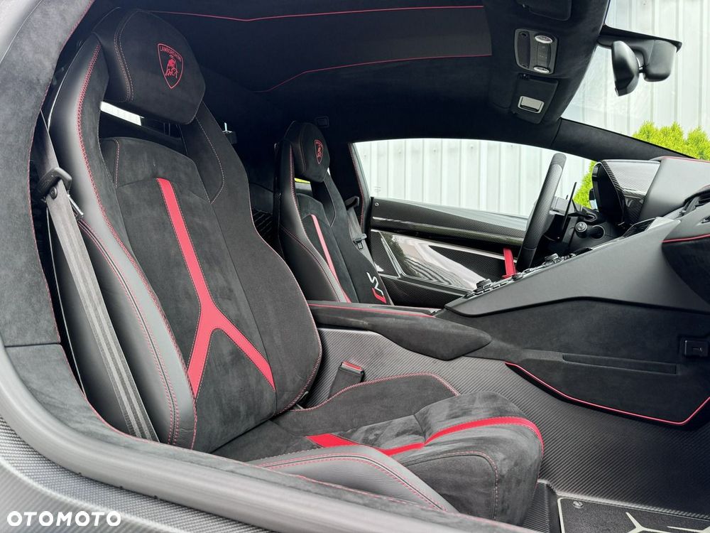 Lamborghini Aventador - 21