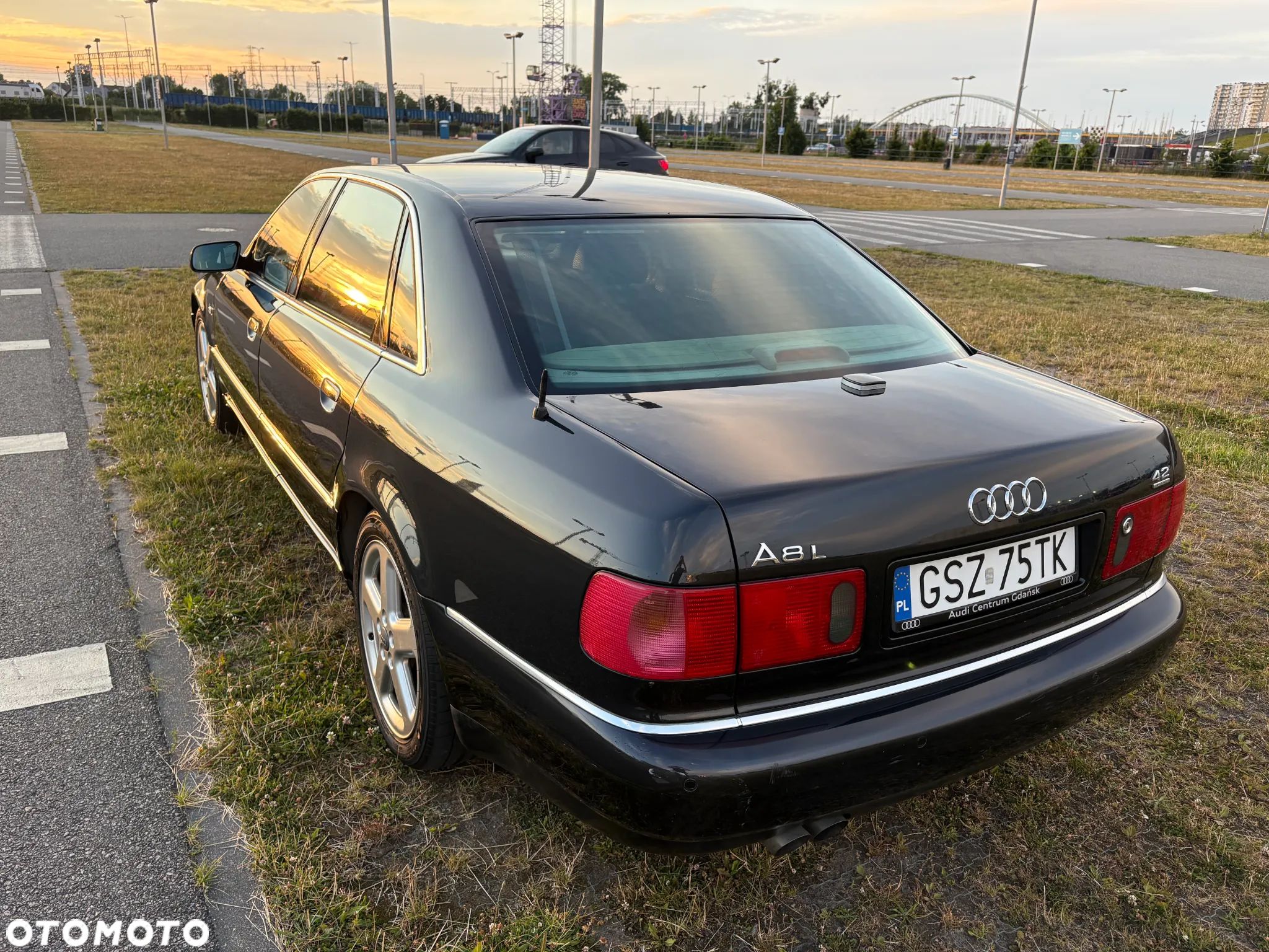 Audi A8 4.2 L Quattro - 1