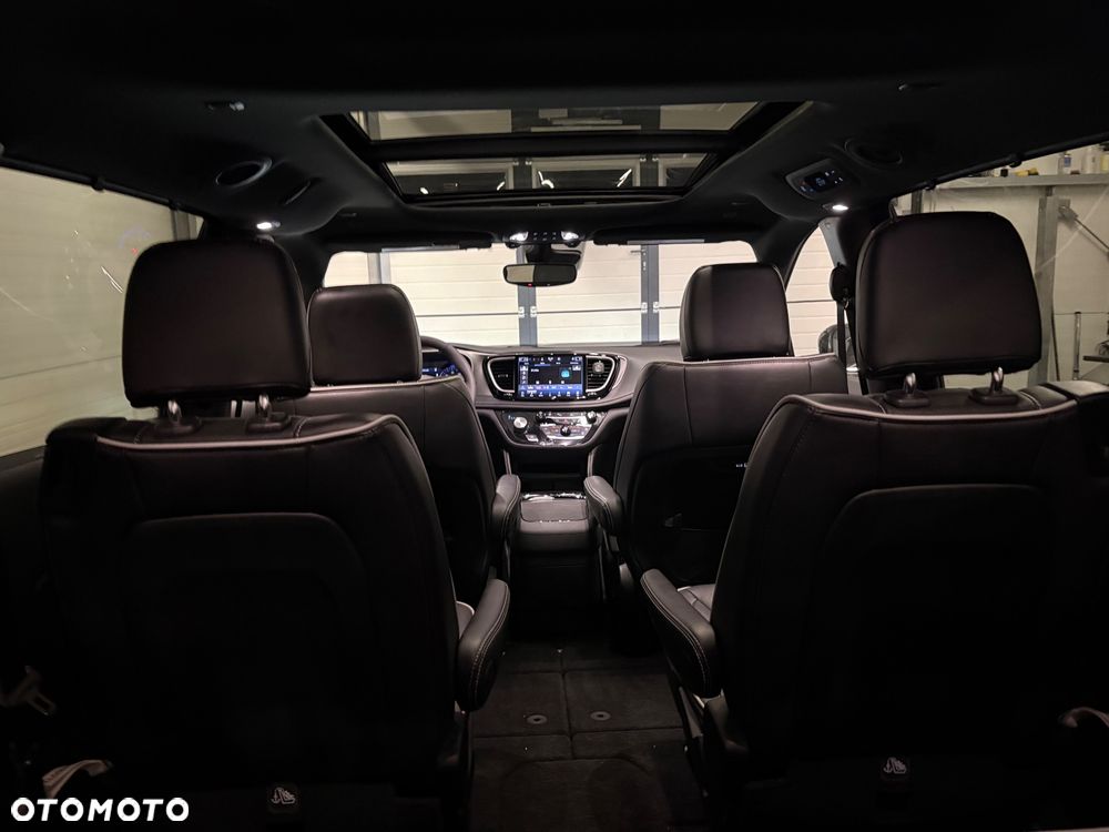 Chrysler Pacifica - 21