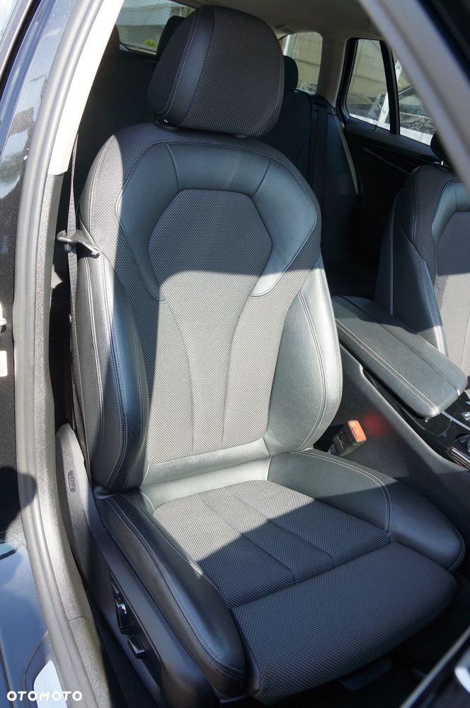 BMW Seria 5 520d xDrive Touring Sport Line - 32