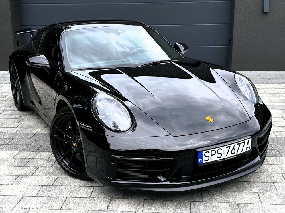 Porsche 911 Carrera 4 GTS - 2