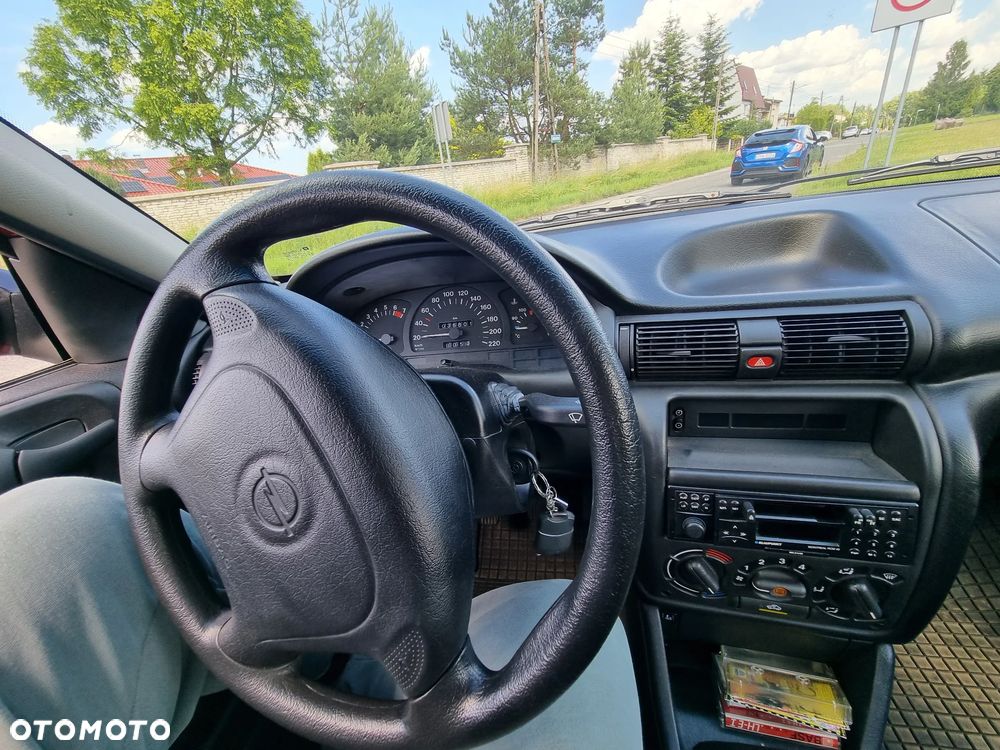 Opel Astra 1.6 GL - 25