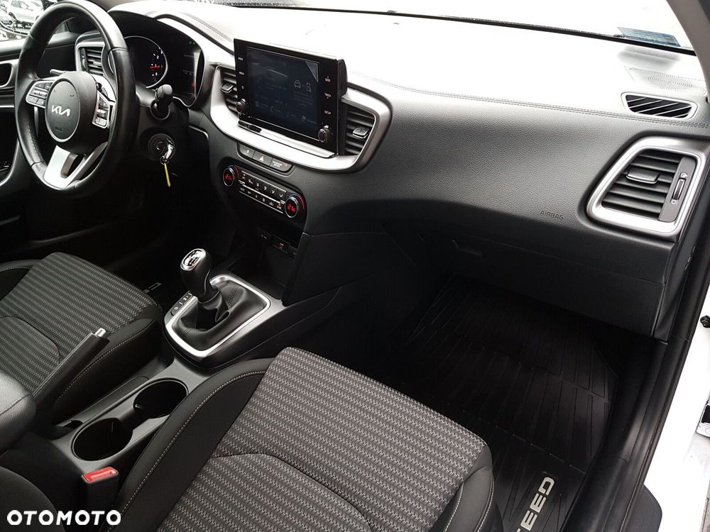 Kia Ceed 1.5 T-GDI M - 25