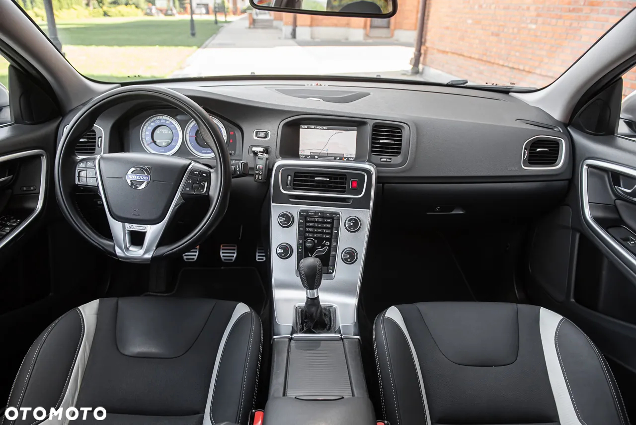 Volvo S60 D3 R-Design - 26