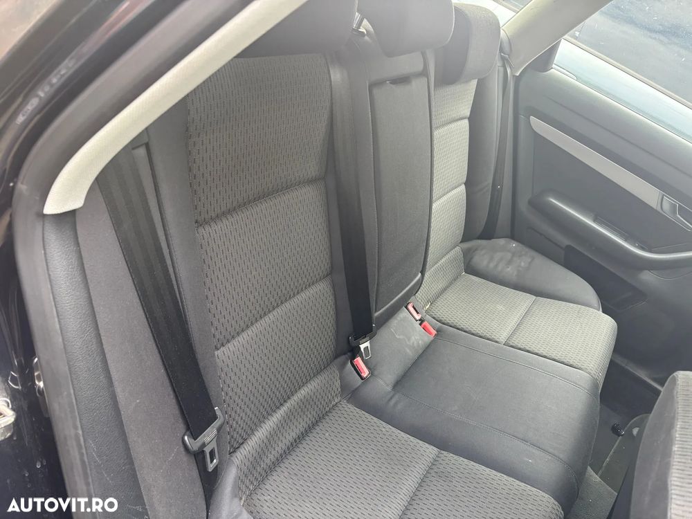 Audi A6 2.0 TDI DPF Avant - 9