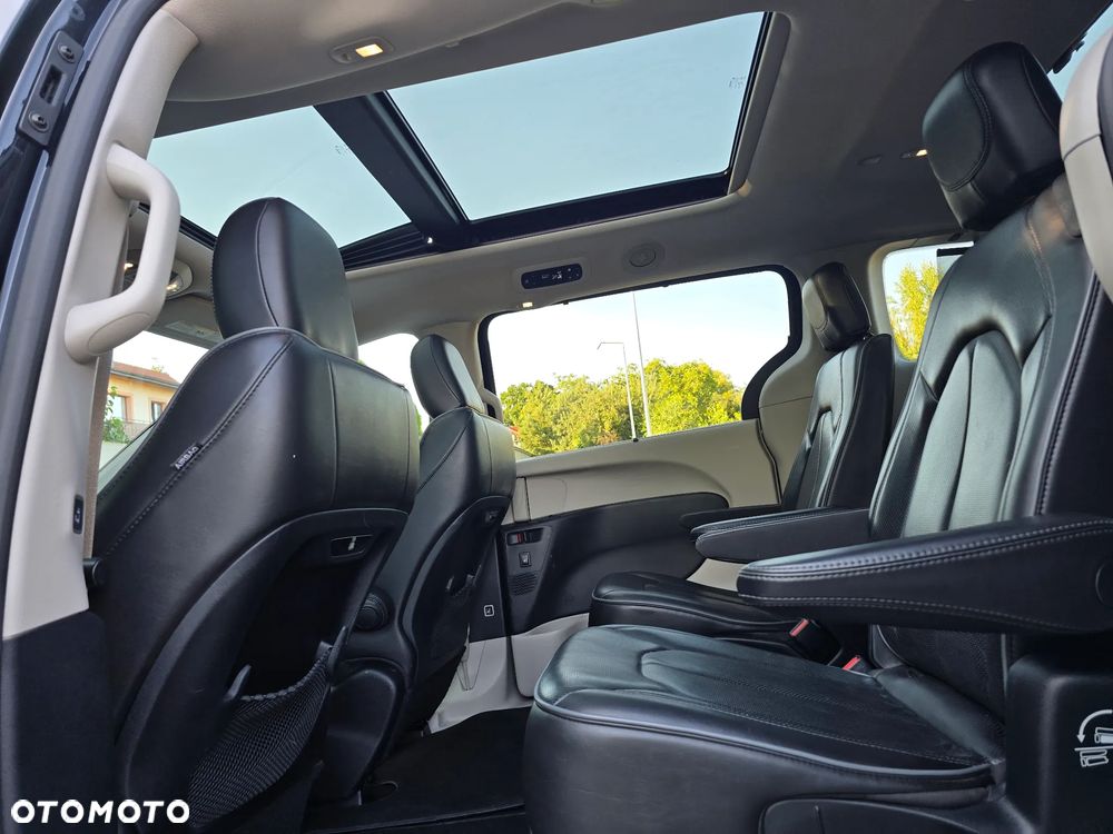 Chrysler Pacifica - 31