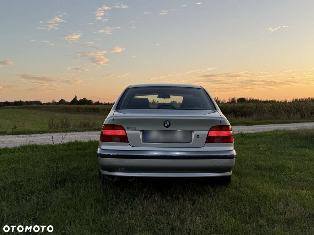 BMW Seria 5 520i - 4