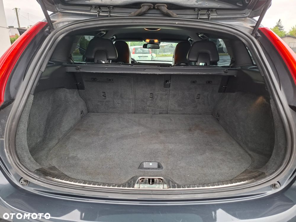 Volvo V60 D4 R-Design - 8
