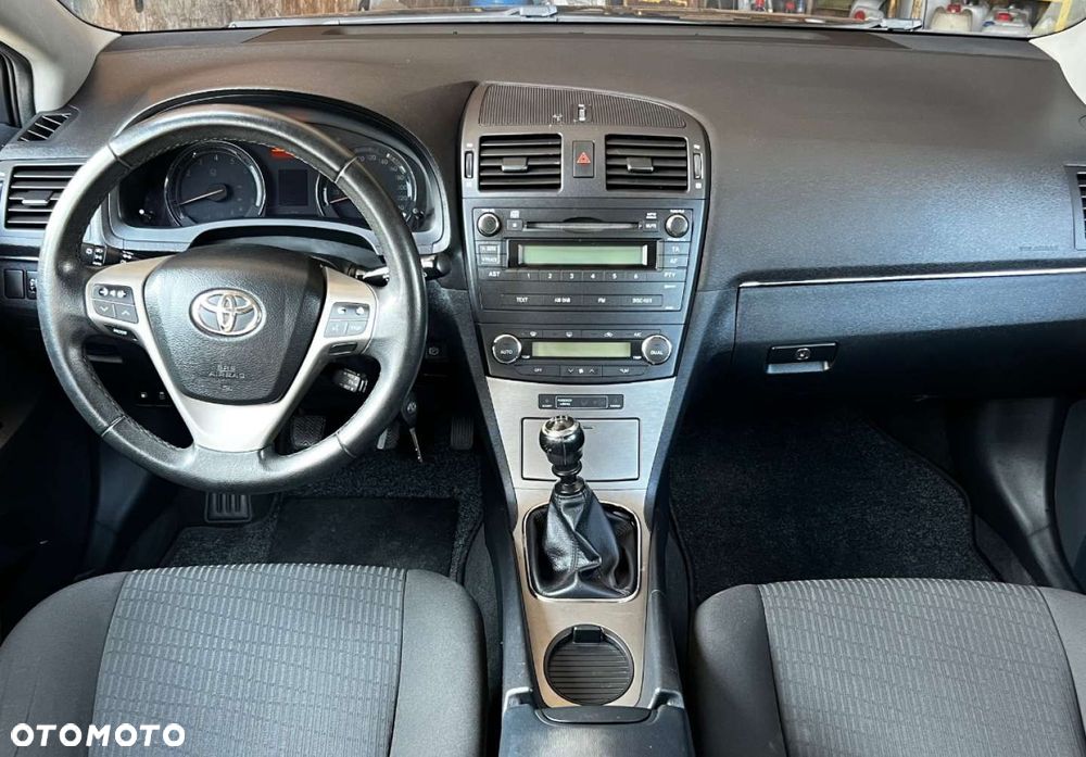 Toyota Avensis 1.8 Sol - 10