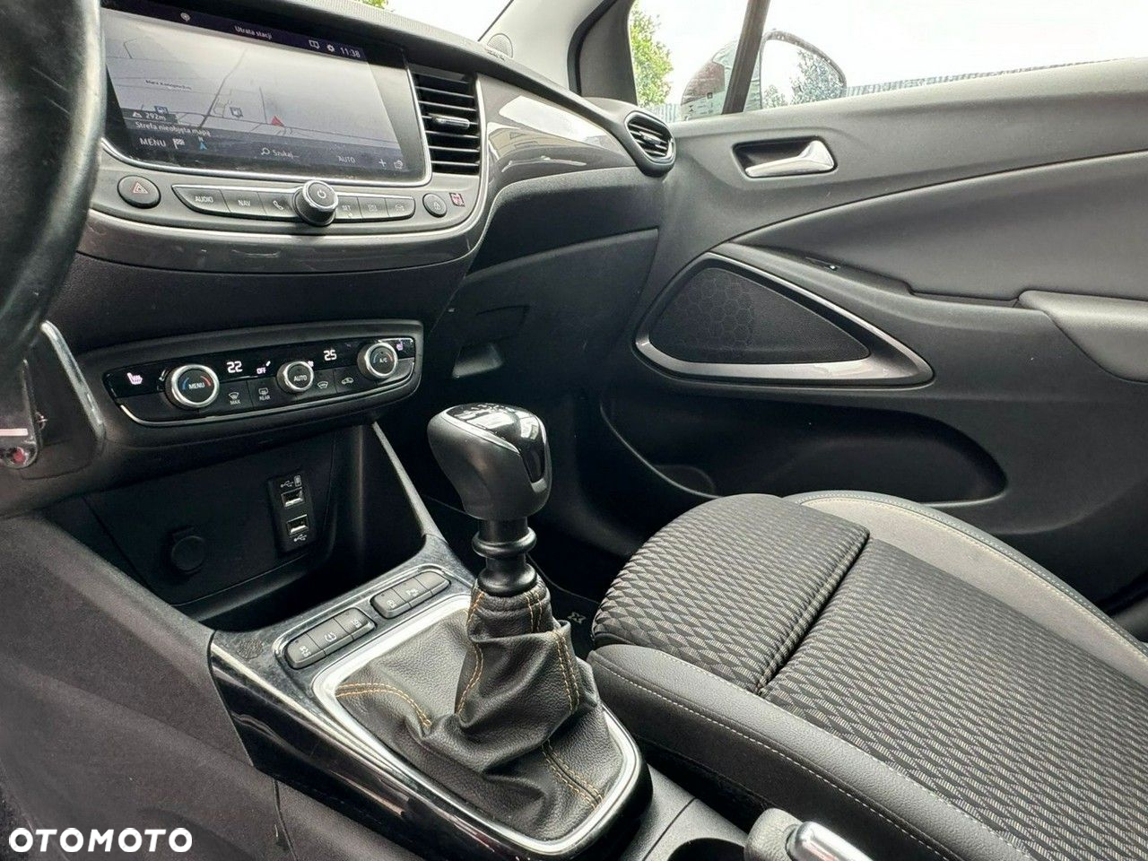 Opel Crossland X 1.2 T Design Line S&S - 20