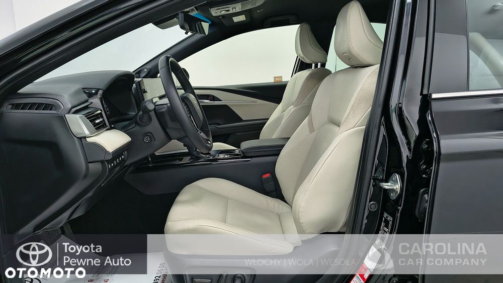 Toyota Camry - 4