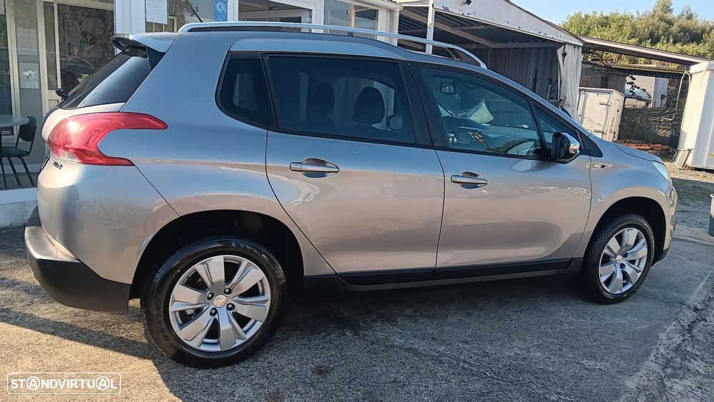 Peugeot 2008 1.2 PureTech Style - 5