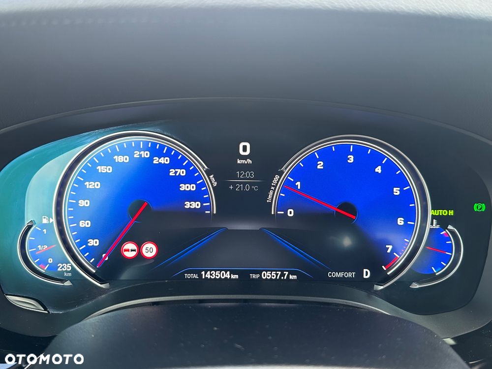 BMW Seria 5 M550i xDrive sport - 14