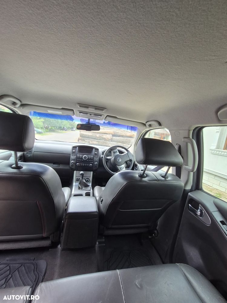 Nissan Navara 2.5 dCi DPF 4X4 Double Cab LE - 8
