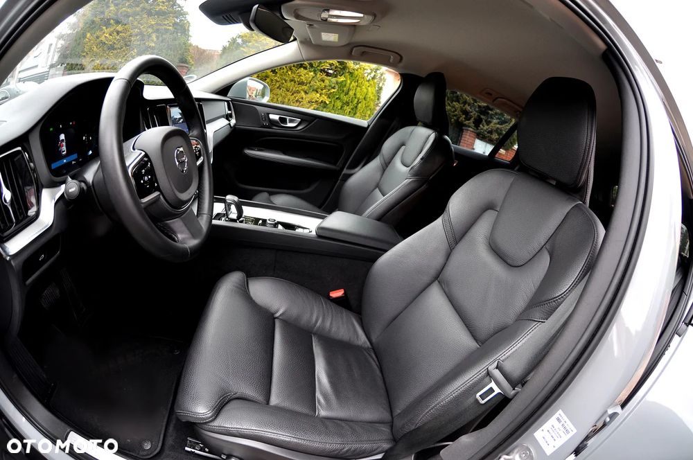 Volvo V60 Cross Country B4 D AWD Plus - 19