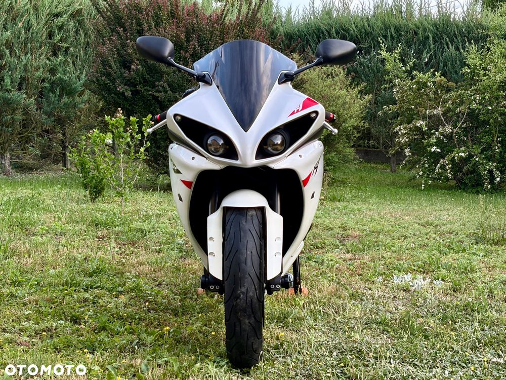 Yamaha R1 - 4